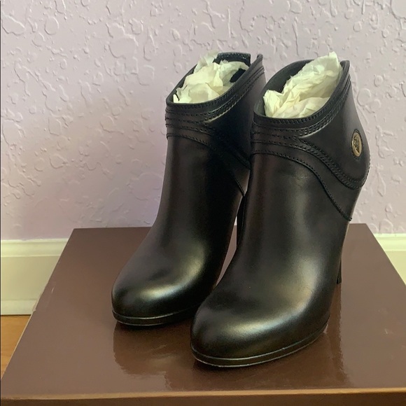 Black leather Gucci booties - Picture 2 of 3